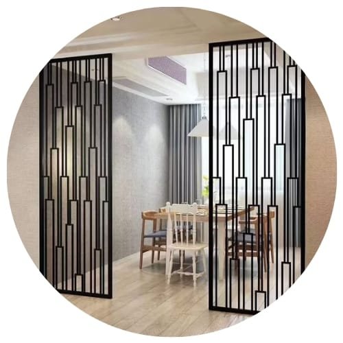 tendances 2025 panneaux coulissants en métal noir pour la décoration intérieure et délimiter les espaces