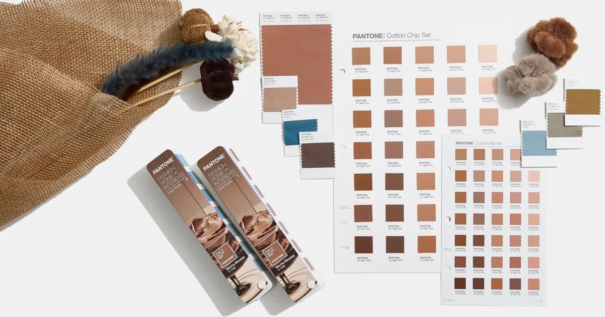 mocha mousse designé par Panton couleur de l'année 2025 Avec quelle couleur associer le mocha mousse